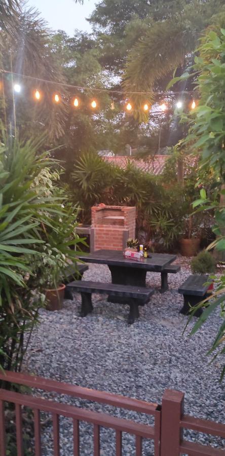 Daisy'S 2 Bedroom Family Home For Up To 5 Guests With Garden & Bbq Koh Samet Bagian luar foto